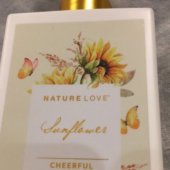 Scented Sunflower Cheerful Hand Wash 16 oz Plastic Pump NWT - Picture 2 of 16